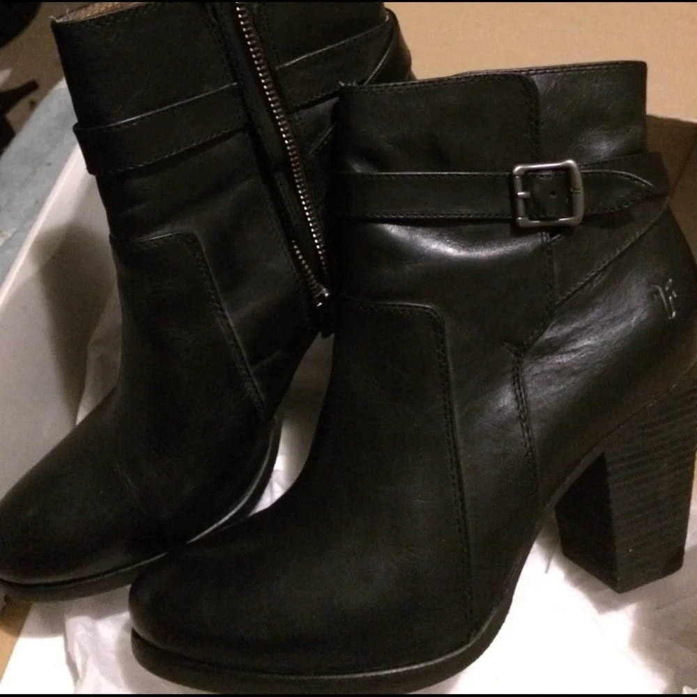Frye “Patty” Boot - Picture 2 of 8